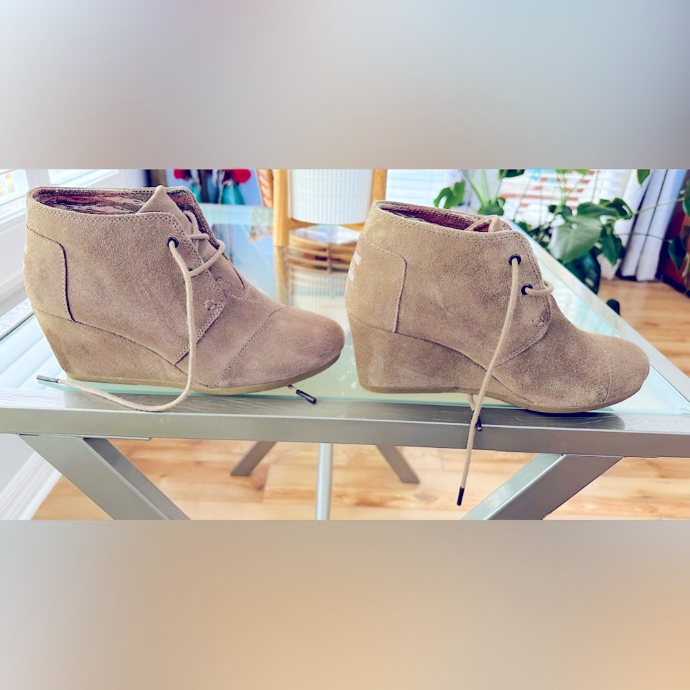 Toms Ankle Boot Size 8 Beige